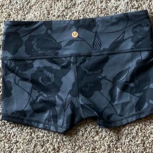 Lululemon yoga shorts 2